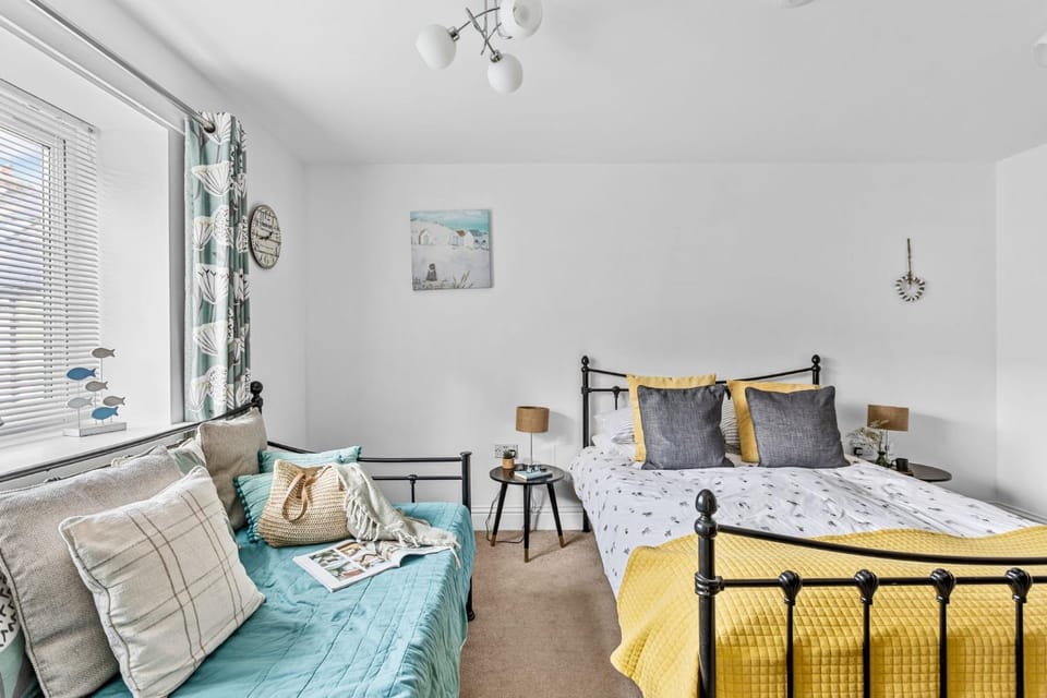 Bed, Seating area, Bedroom, towels, wardrobe