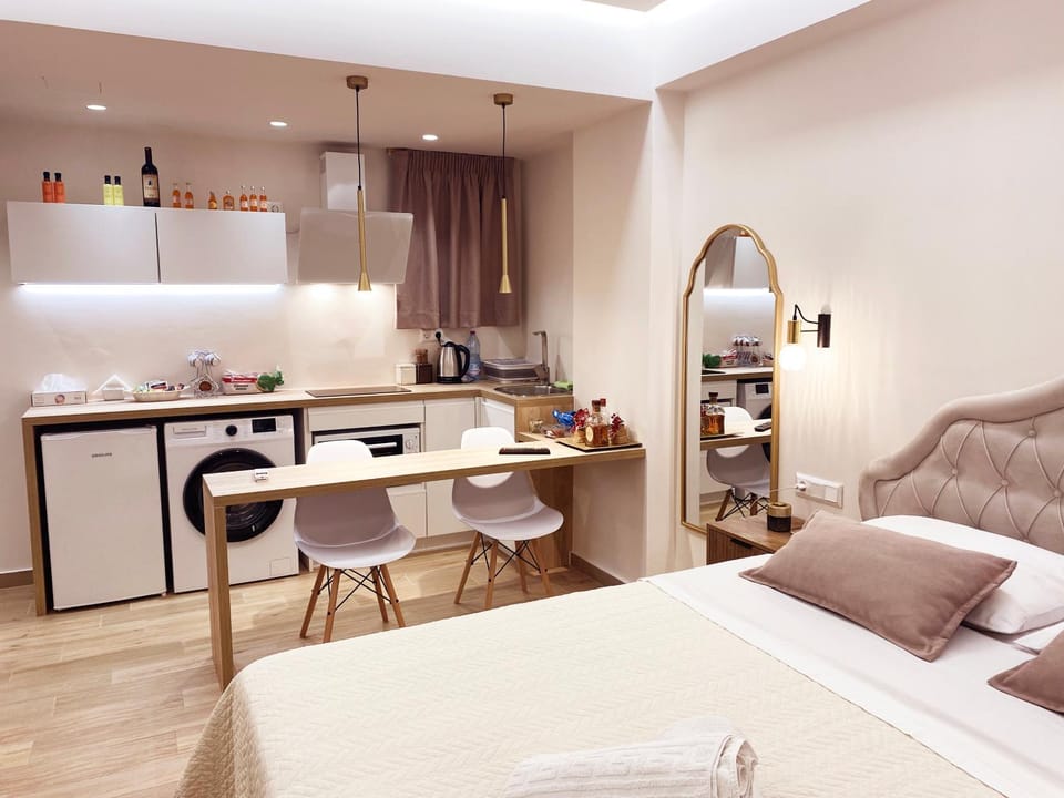 Bed, Photo of the whole room, Dining area, pet friendly, stove