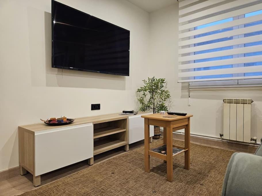 1A111 Apartamento moderno de 3 dormitorios by R2R Consulting Apartment in Gijón