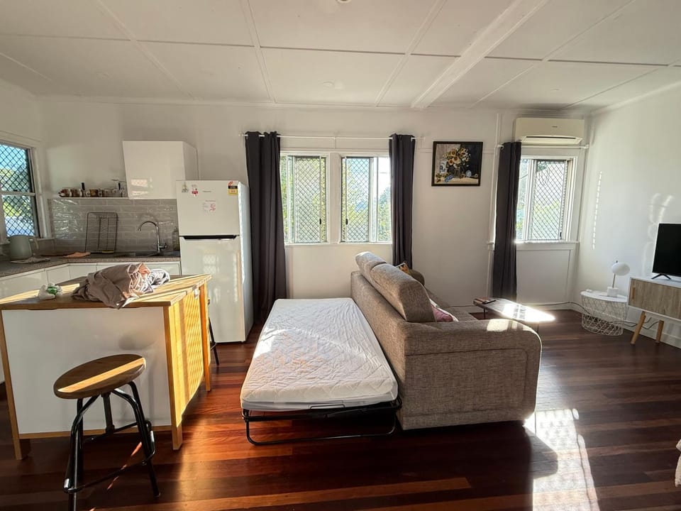 Zen Escape Guest House "Location 3" - Three listings - Hidden Gem, Funky Corner, Boutique Granny Flat Bed and Breakfast in Brisbane