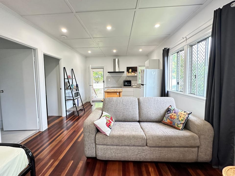 Zen Escape Guest House "Location 3" - Three listings - Hidden Gem, Funky Corner, Boutique Granny Flat Bed and Breakfast in Brisbane