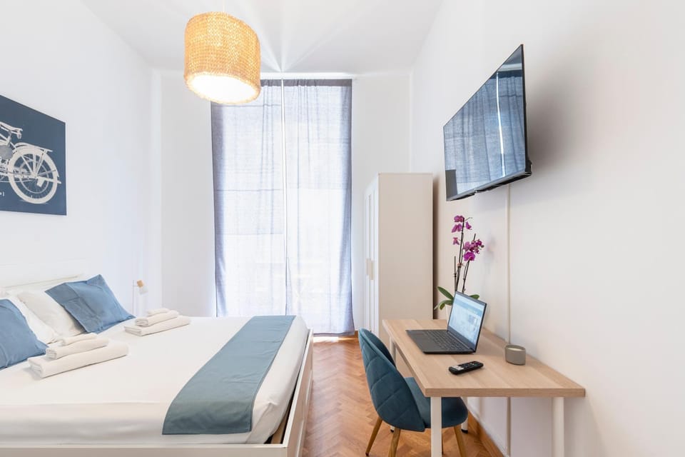 Bed, TV and multimedia, Photo of the whole room, Bedroom, hair dresser