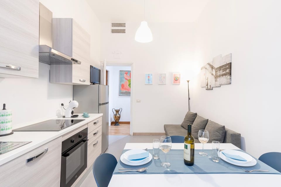Kitchen or kitchenette, Living room, Seating area, Dining area, minibar, stove