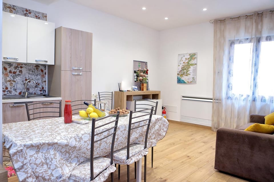 Living room, Dining area