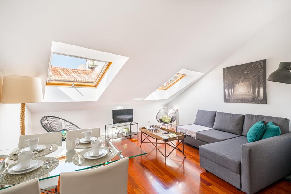 TV and multimedia, Living room, Seating area, Dining area, City view, Street view