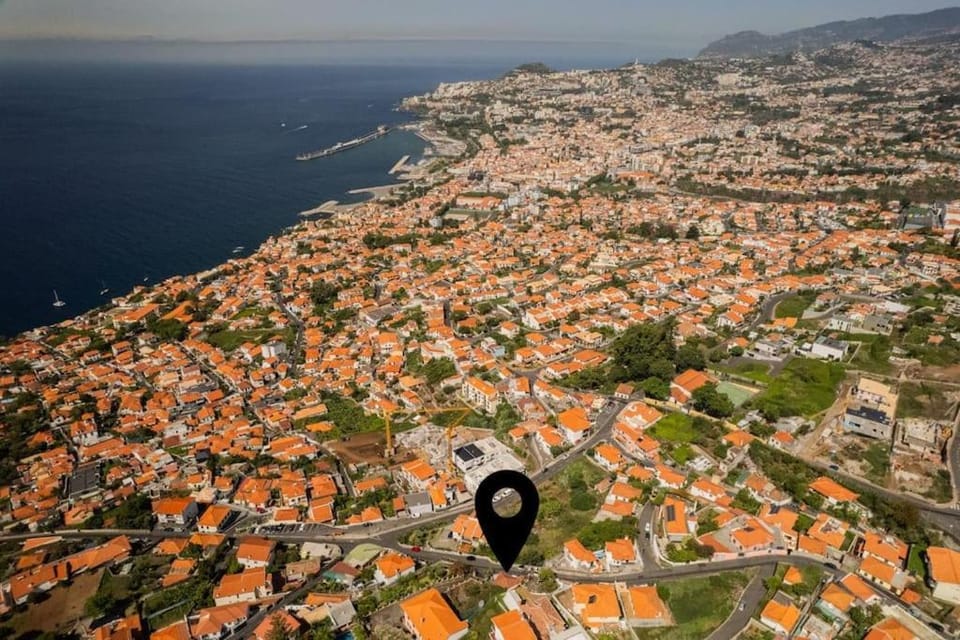 Nearby landmark, Day, City view, Sea view, Location