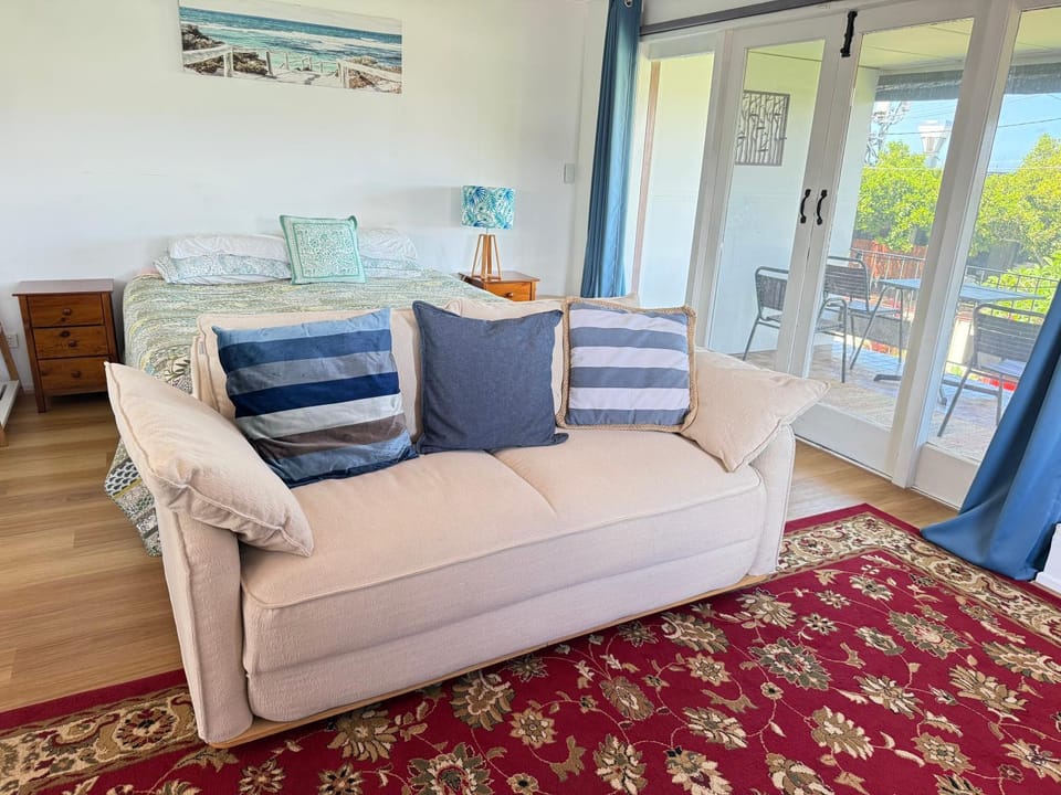 Zen Escape Guest House " Location 1" - Three listings - Romantic Escape, Cozy Delight, Bed and Breakfast in Brisbane