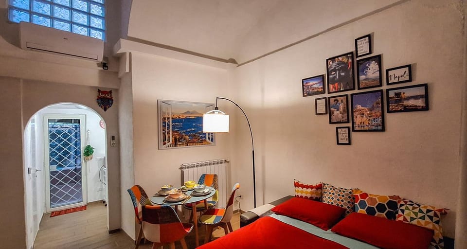 Bed, Living room, Photo of the whole room, Seating area, Dining area, Bedroom