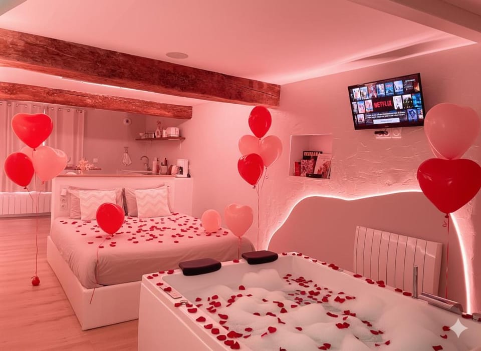 Les Jolies Nuits - À la folie, Loft & Spa Apartment in Pays de la Loire