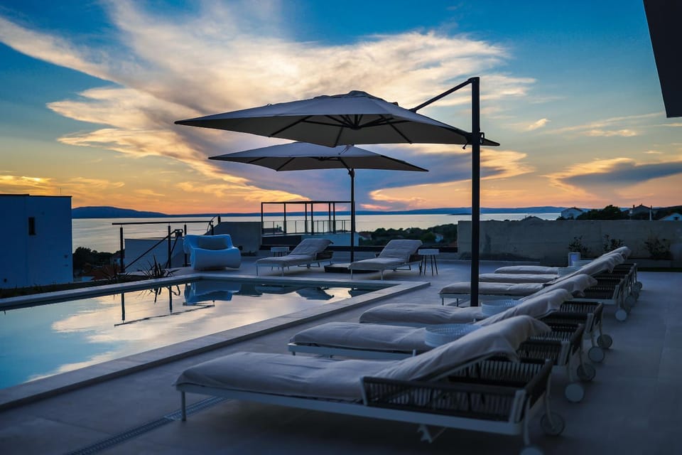 Balcony/Terrace, Swimming pool, Sunset