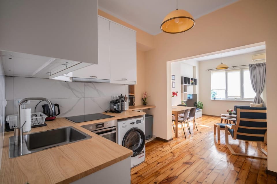 Coffee/tea facilities, Kitchen or kitchenette, Living room, Seating area, Dining area, minibar, oven, pet friendly, stove, toaster, washing machine