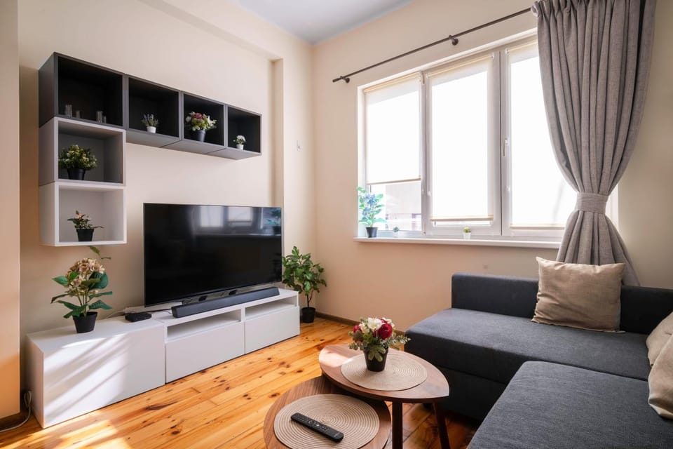 Communal lounge/ TV room, TV and multimedia, Living room, Seating area, Evening entertainment