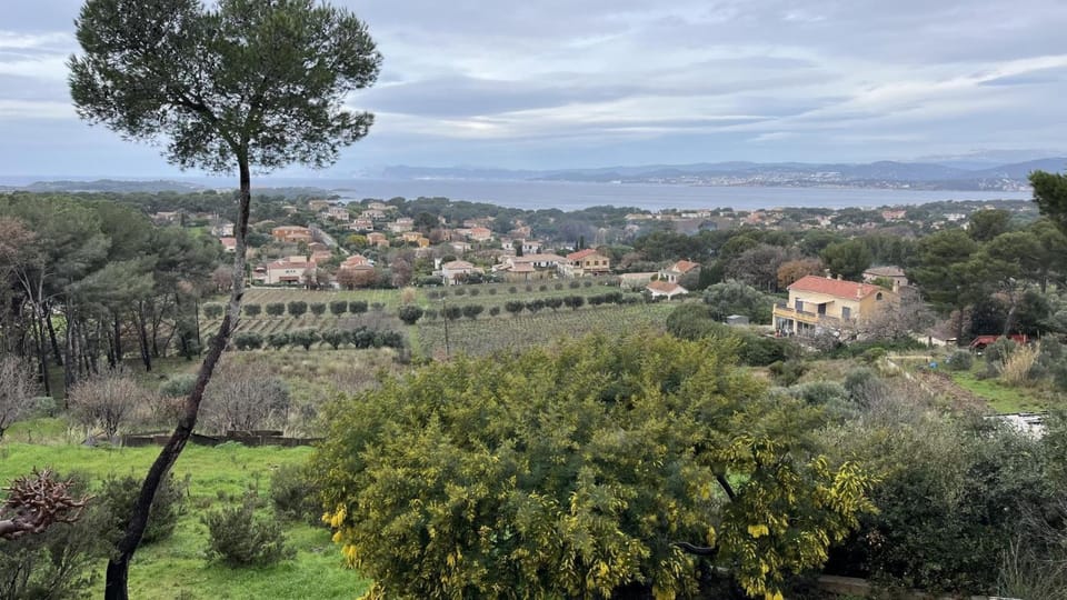 Gîte vue mer panoramique House in Six-Fours-les-Plages