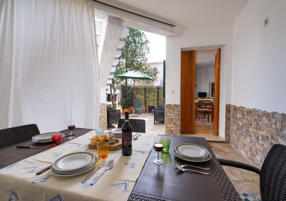 Patio, Dining area