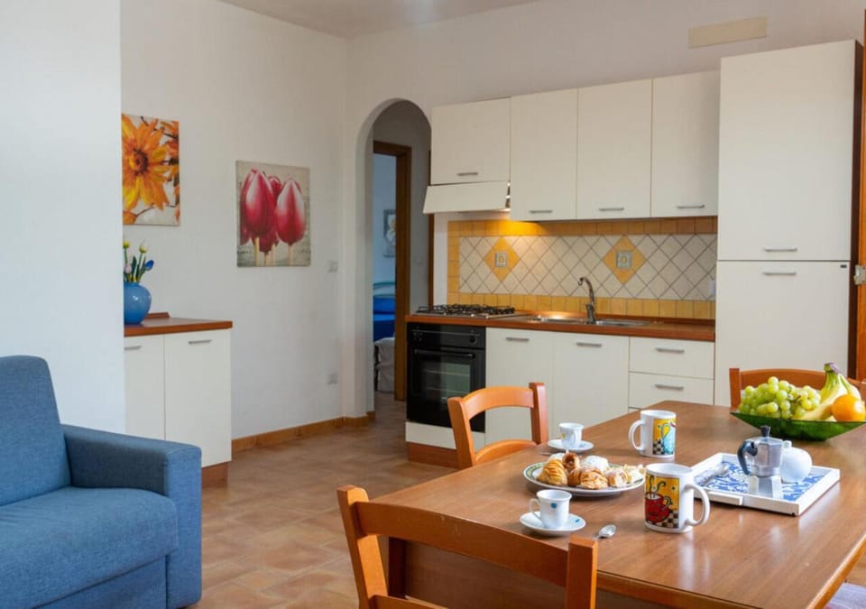 Living room, Dining area, pet friendly