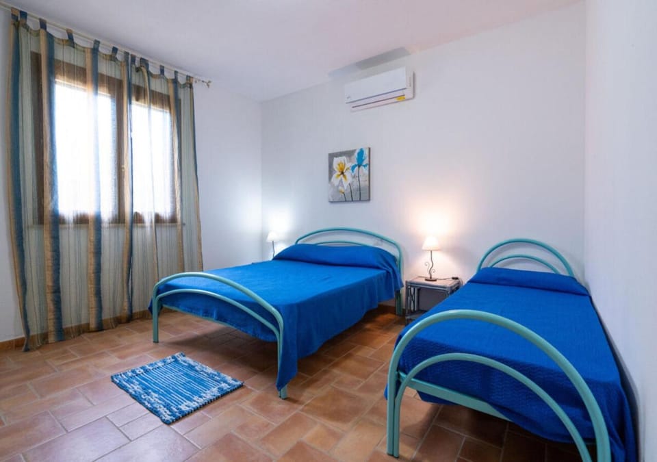 Bedroom, air conditioner