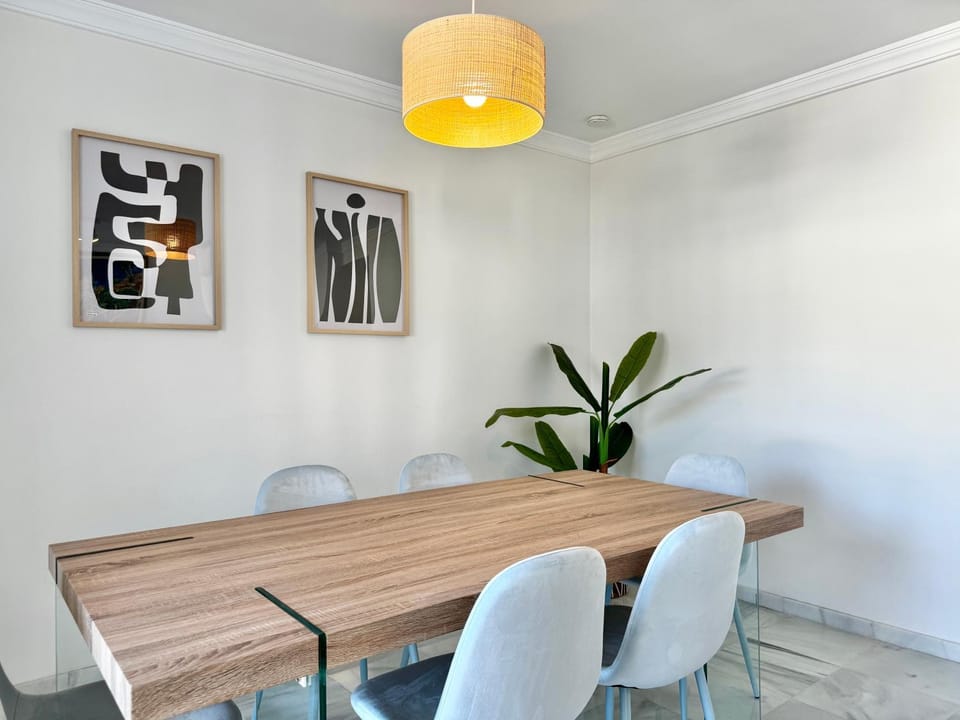 Seating area, Dining area
