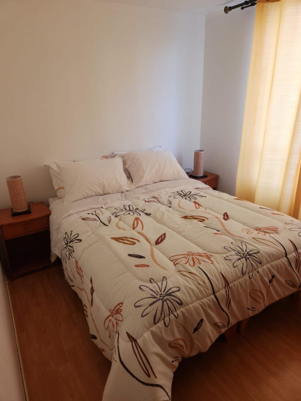 Photo of the whole room, Bedroom