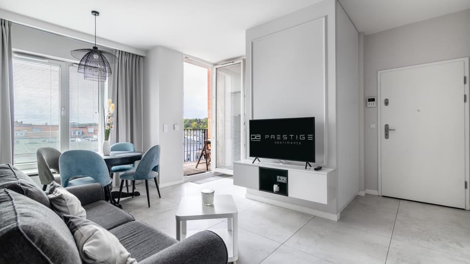 TV and multimedia, Kitchen or kitchenette, Living room, Seating area, wardrobe