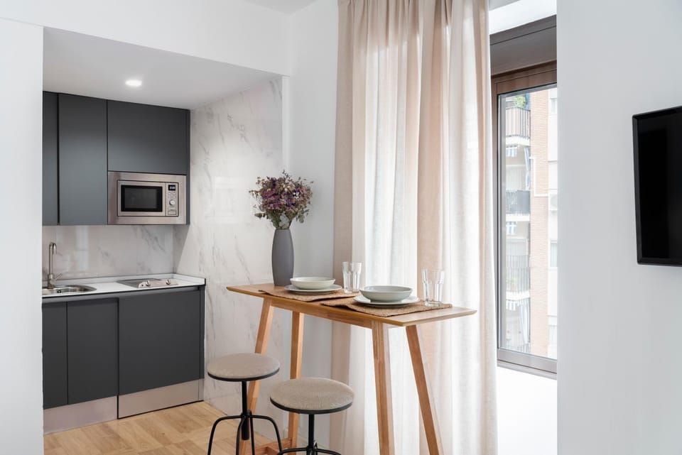 Facade/entrance, minibar, stove, kitchen