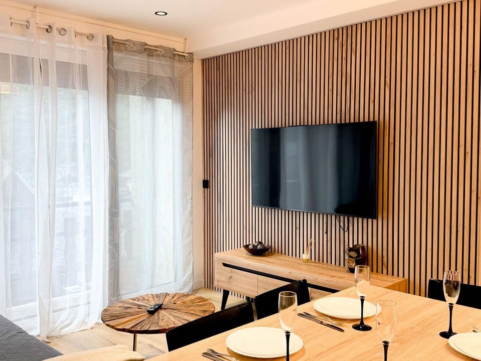 Communal lounge/ TV room, TV and multimedia, Living room, Dining area