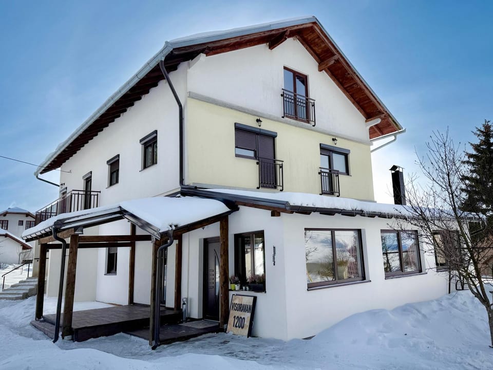 Visoravan 1200 Apartment in Federation of Bosnia and Herzegovina
