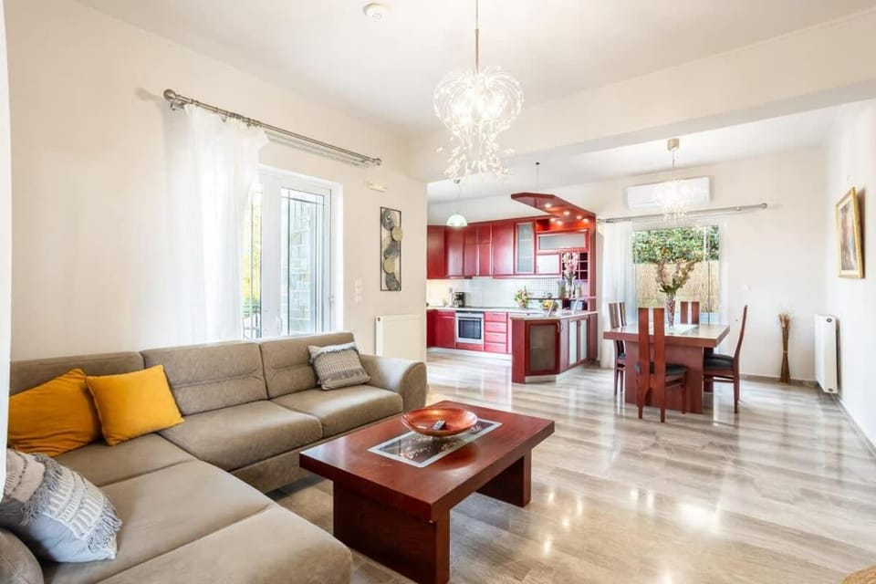 Kitchen or kitchenette, Living room, Seating area, Dining area, oven, stove