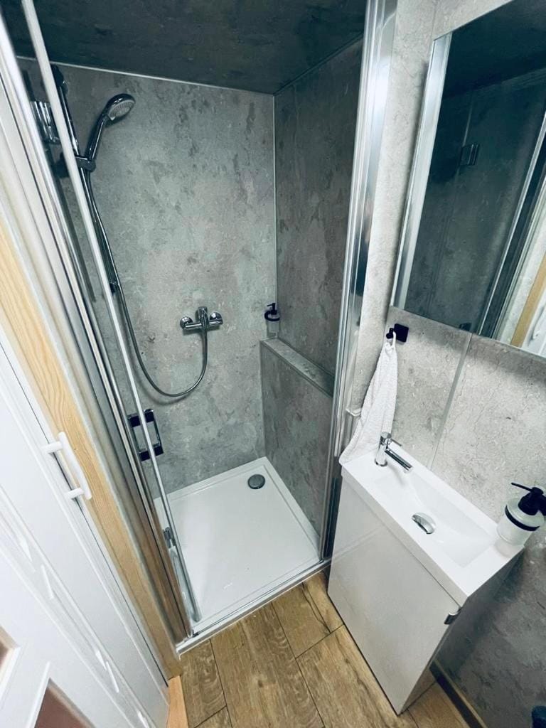 Shower, Bathroom