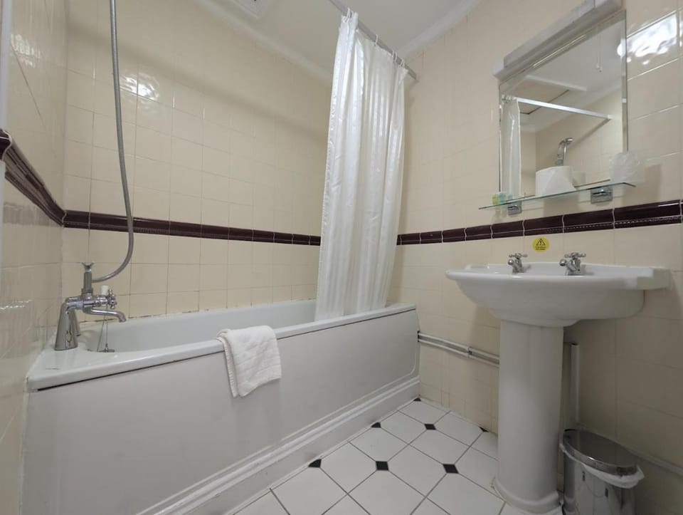 Shower, Toilet, Bath