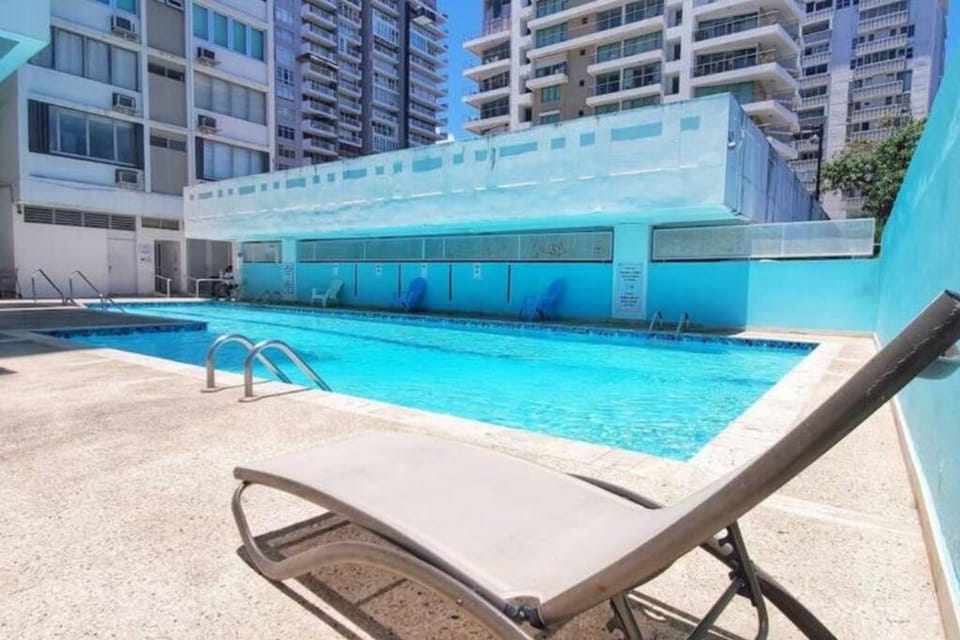 Day, Swimming pool