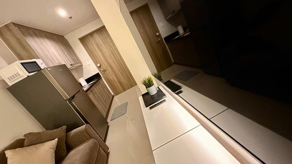 Premier Luxury Suite near SM Mall of Asia Arena & DFA with Free Parking Apartment in Pasay