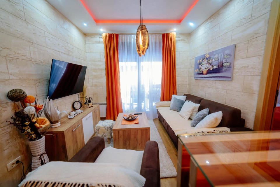 TV and multimedia, Living room, Seating area, Evening entertainment