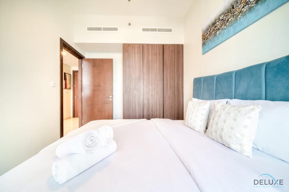Bed, Photo of the whole room, Bedroom, towels, wardrobe, air conditioner