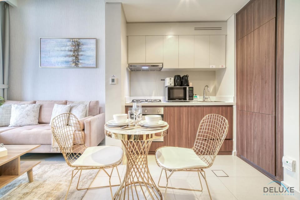Kitchen or kitchenette, Living room, Dining area, minibar, pet friendly, stove