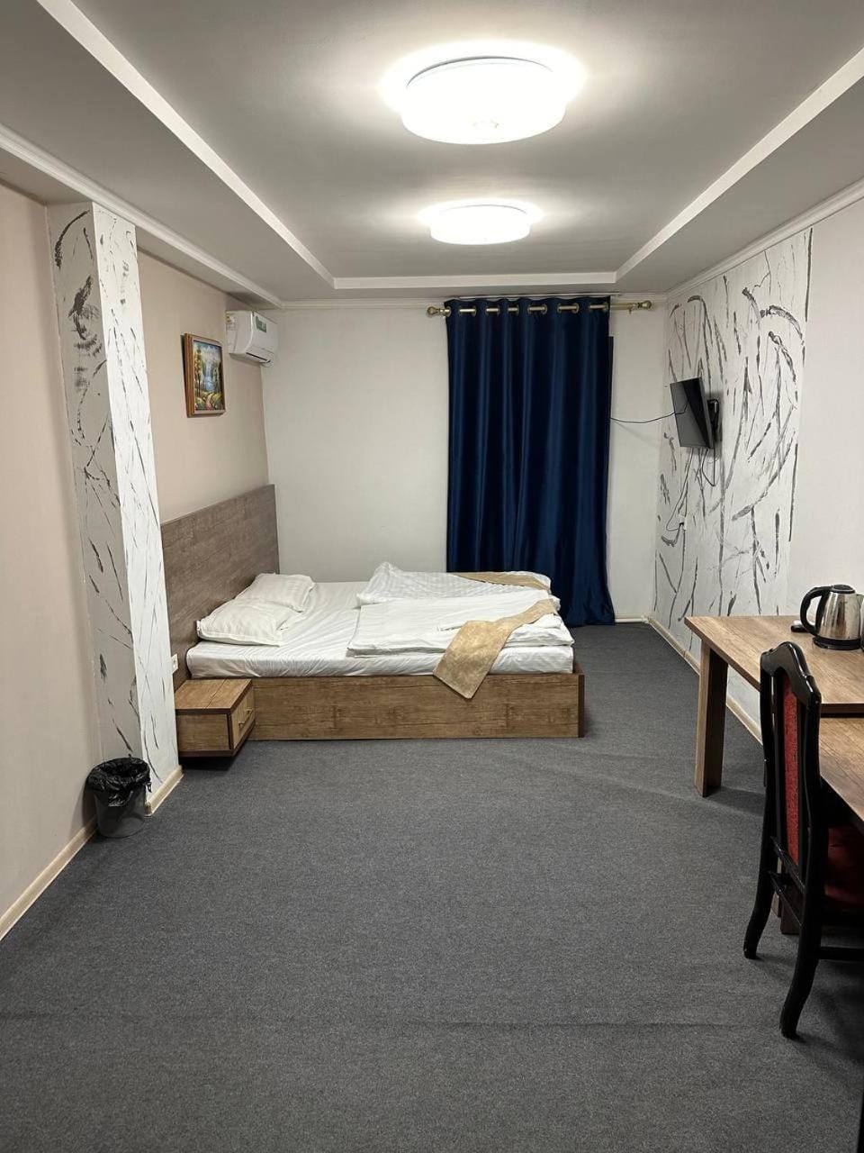 Bed, TV and multimedia, Photo of the whole room, Bedroom, hair dresser