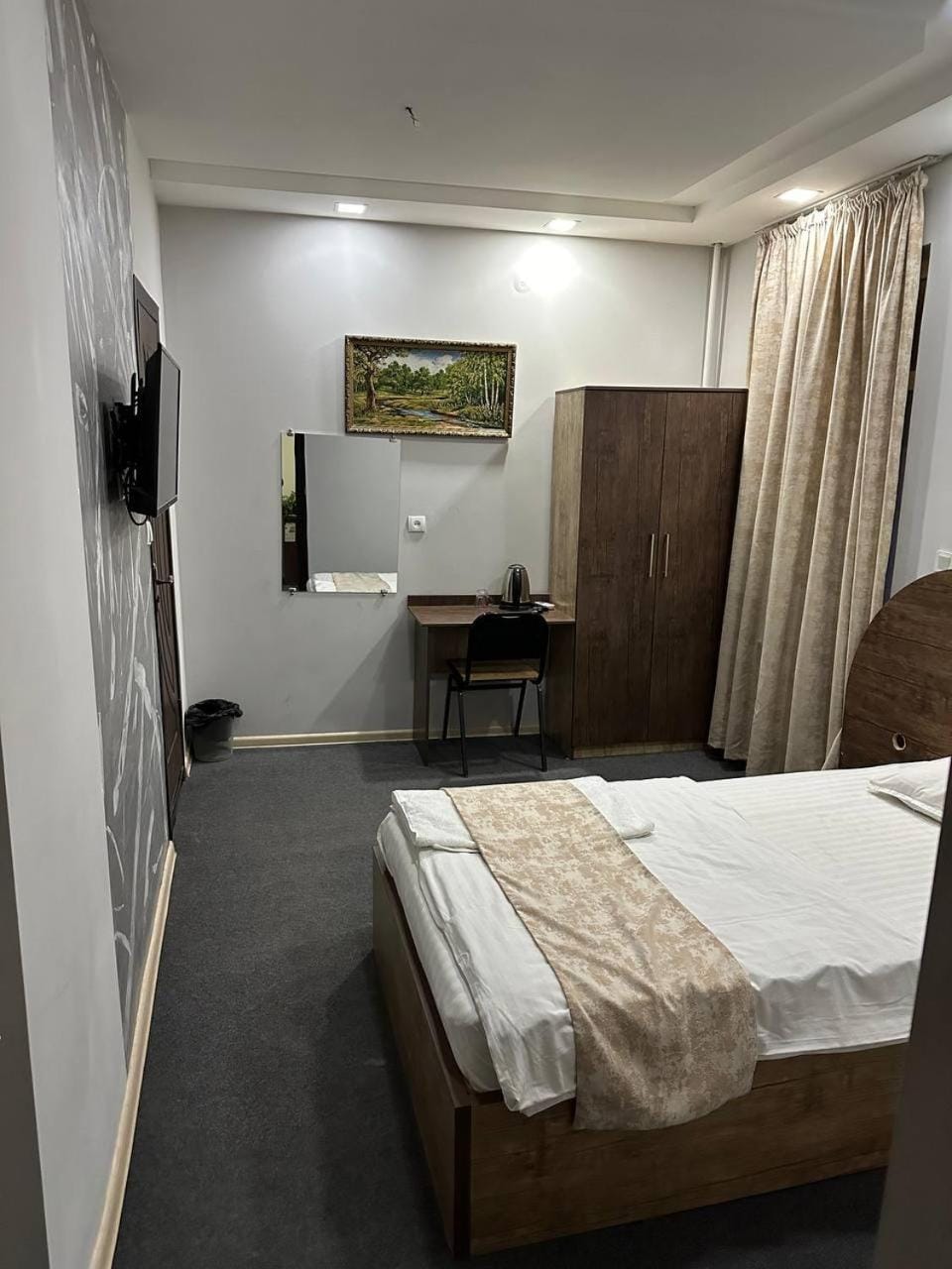 Bed, TV and multimedia, Photo of the whole room, Bedroom, hair dresser, towels, wardrobe