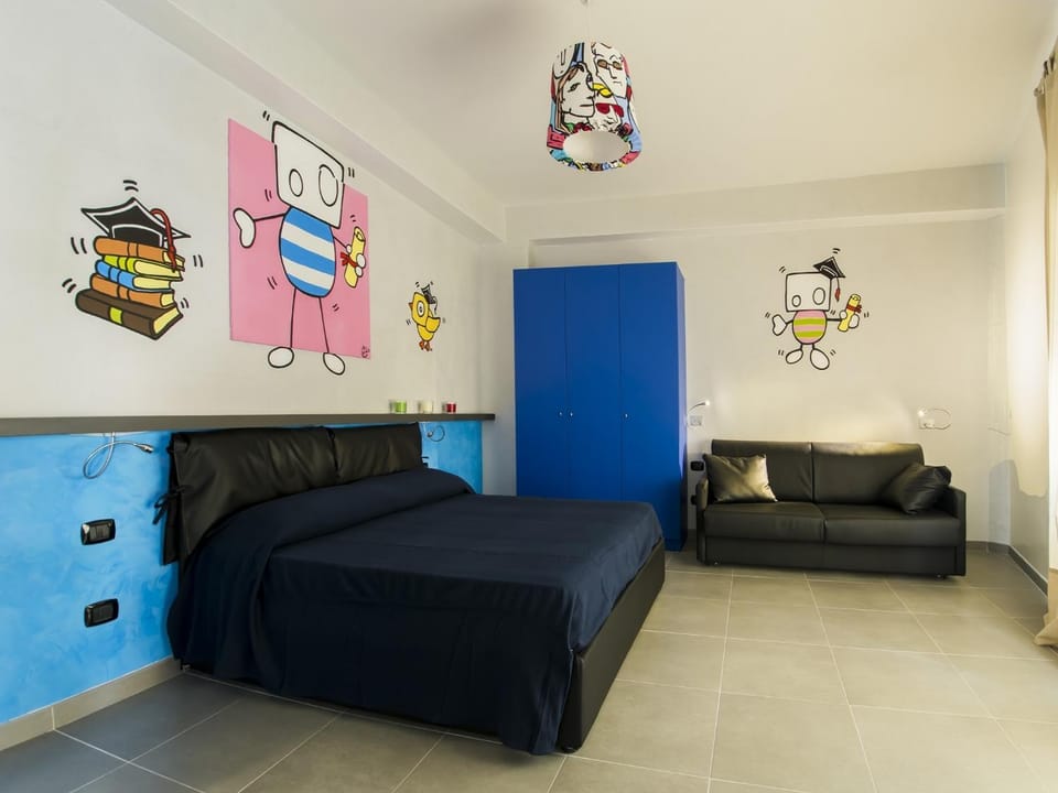 Bed, Photo of the whole room, Decorative detail, Bedroom