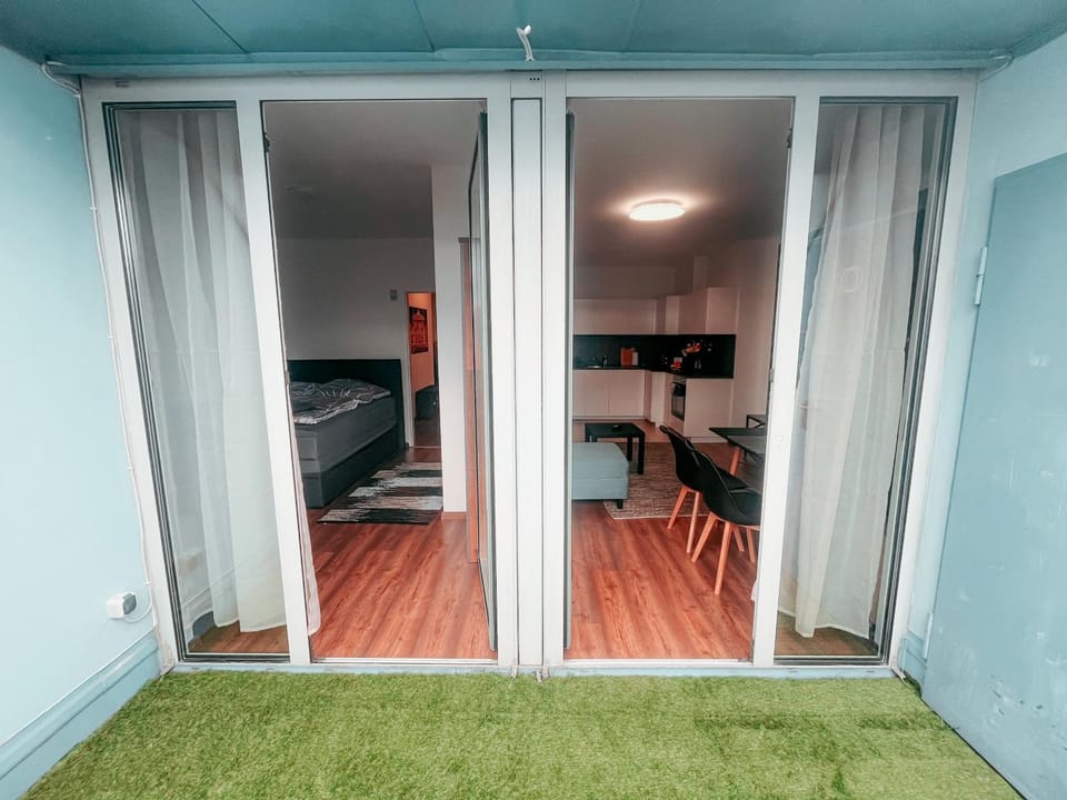 Bed, Balcony/Terrace, Bedroom