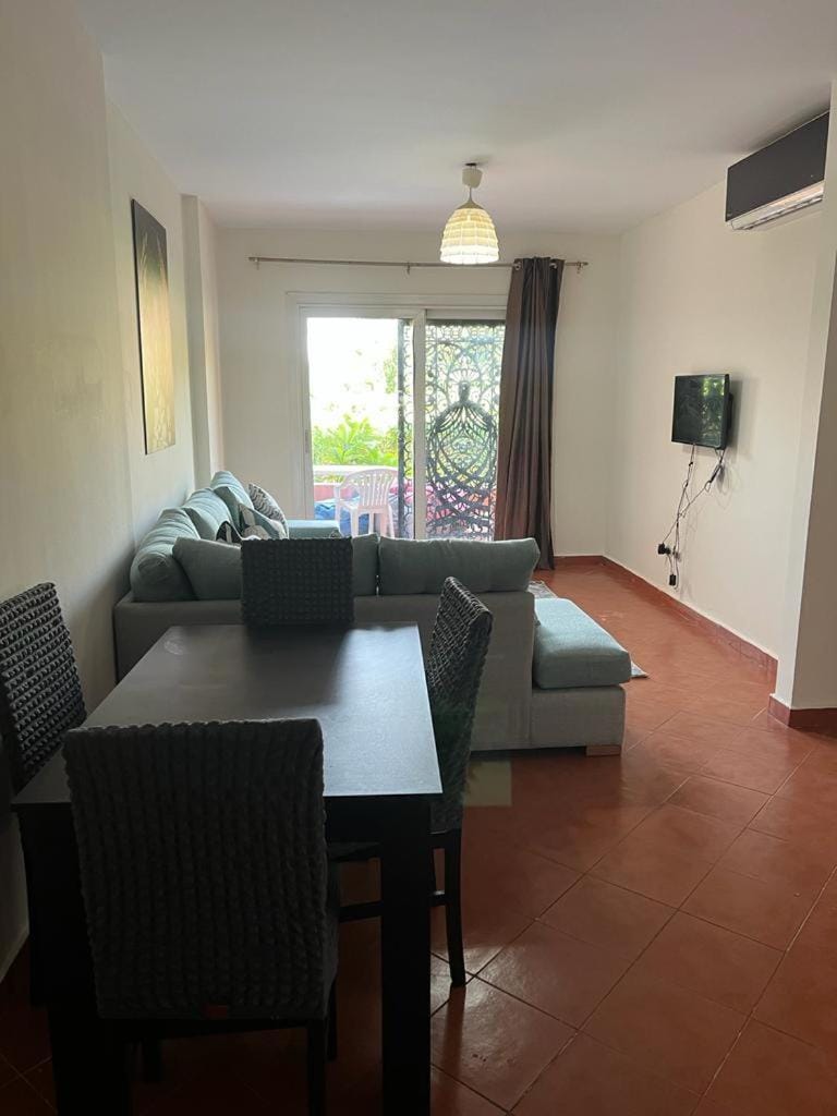 TV and multimedia, Living room, Seating area, Dining area, air conditioner