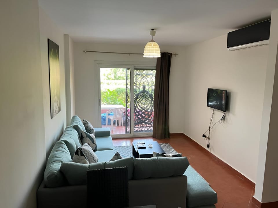 Communal lounge/ TV room, Living room, Seating area