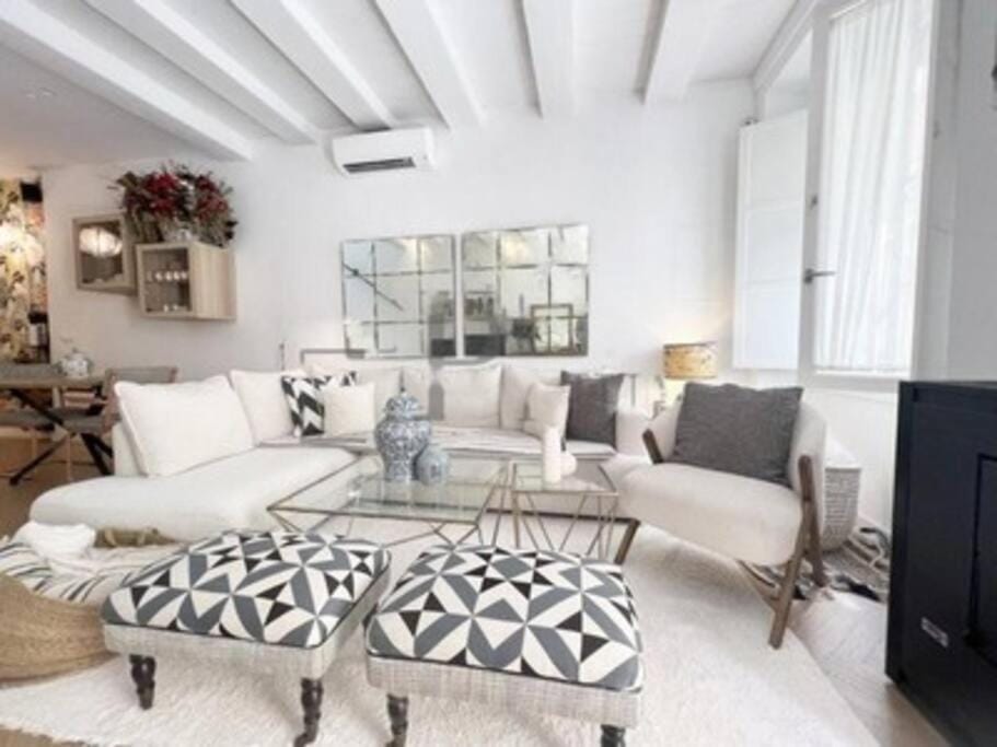 Living room, air conditioner