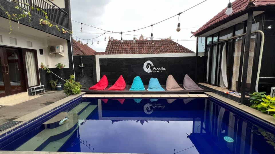 Swimming pool, sunbed