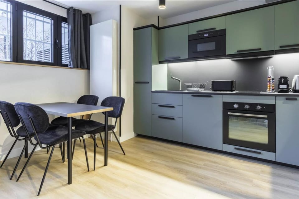 HSH Parmentier-Couronnes II Appartement Design 4P-1BR Apartment in Paris