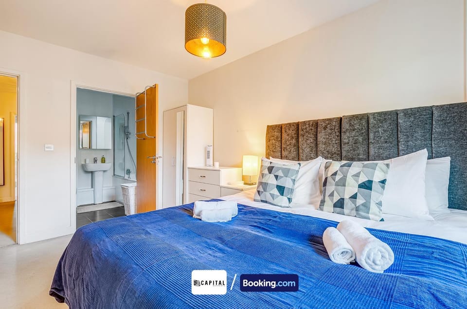 Bed, Bathroom, Bedroom