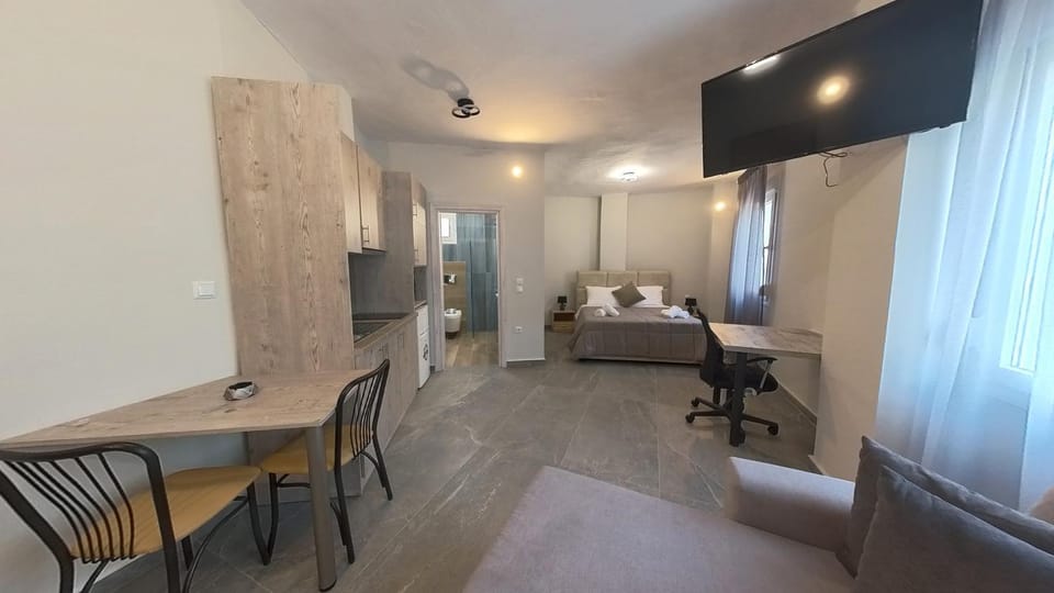 Bed, TV and multimedia, Living room, Photo of the whole room, Seating area, Dining area, Evening entertainment, Bedroom, hair dresser, wardrobe