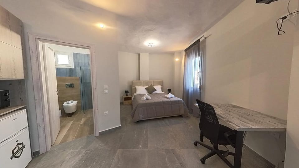 Bed, TV and multimedia, Photo of the whole room, Bedroom, towels