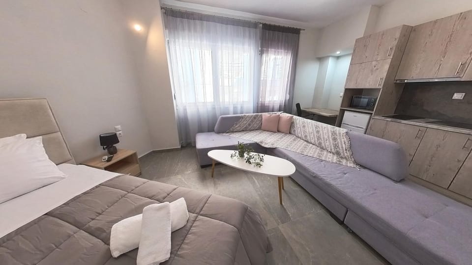 Bed, Kitchen or kitchenette, Living room, Photo of the whole room, Seating area, Bedroom, towels