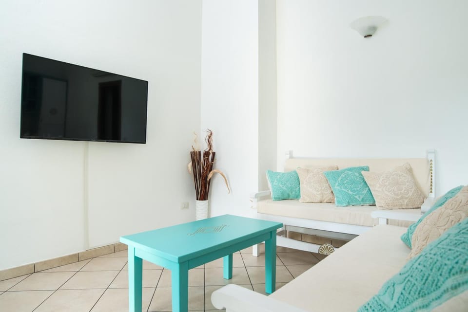 Communal lounge/ TV room, TV and multimedia, Living room, Seating area, On site, Area and facilities, Area and facilities, Area and facilities, Seasons, Time of day