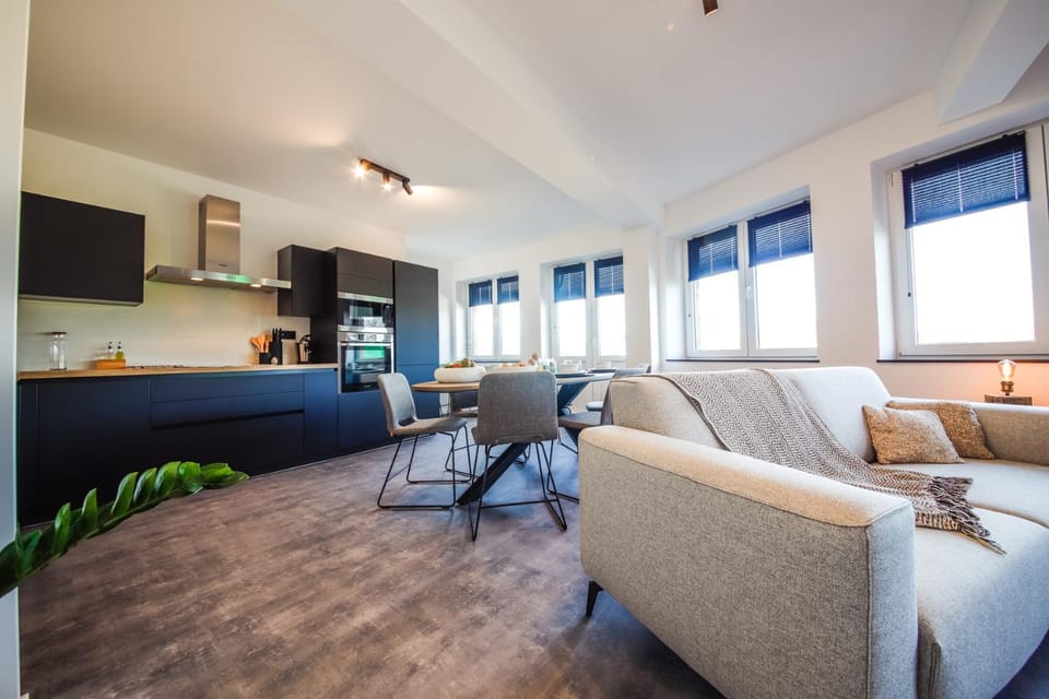 Kitchen or kitchenette, Seating area