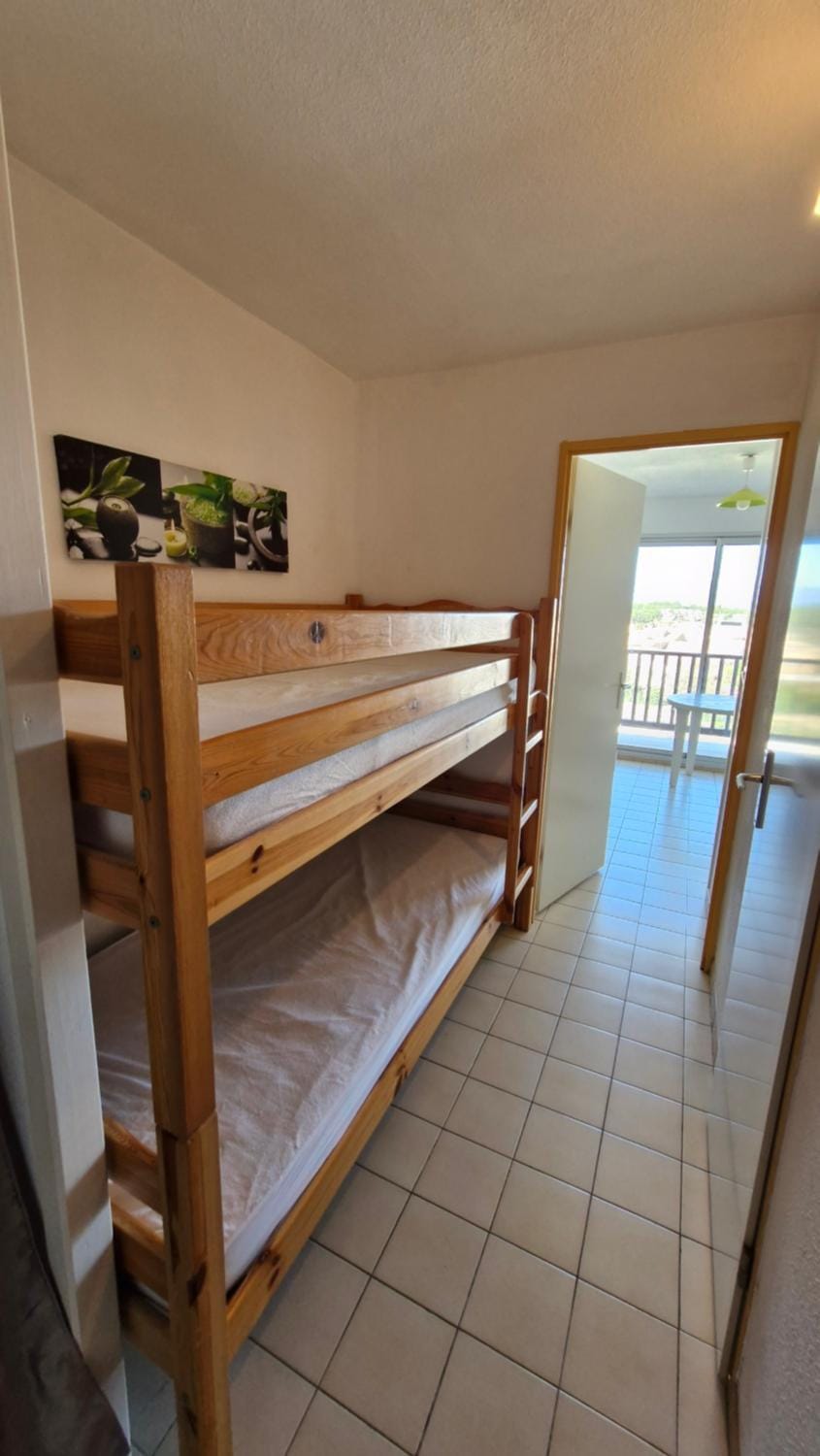 Bed, bunk bed